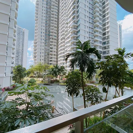 Seafront Country Garden Danga Bay By Lions Bay Apartment Johor Bahru Room photo
