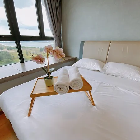 Seafront Country Garden Danga Bay By Lions Bay Apartment Johor Bahru Room photo