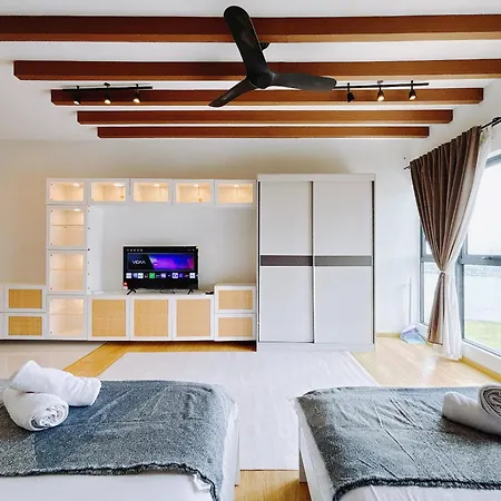 Seafront Country Garden Danga Bay By Lions Bay Apartment Johor Bahru Room photo