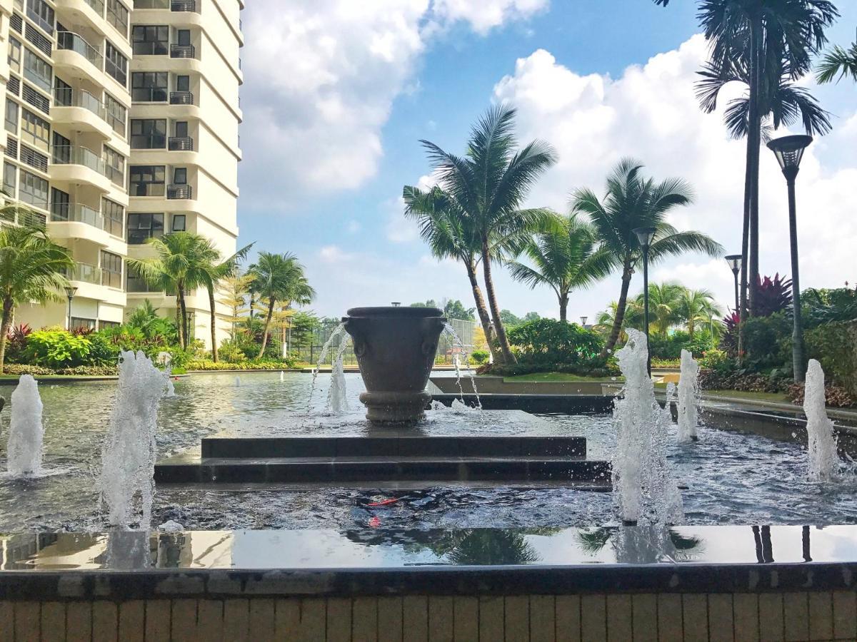 Apartment Seafront Country Garden Danga Bay By Lions Bay *