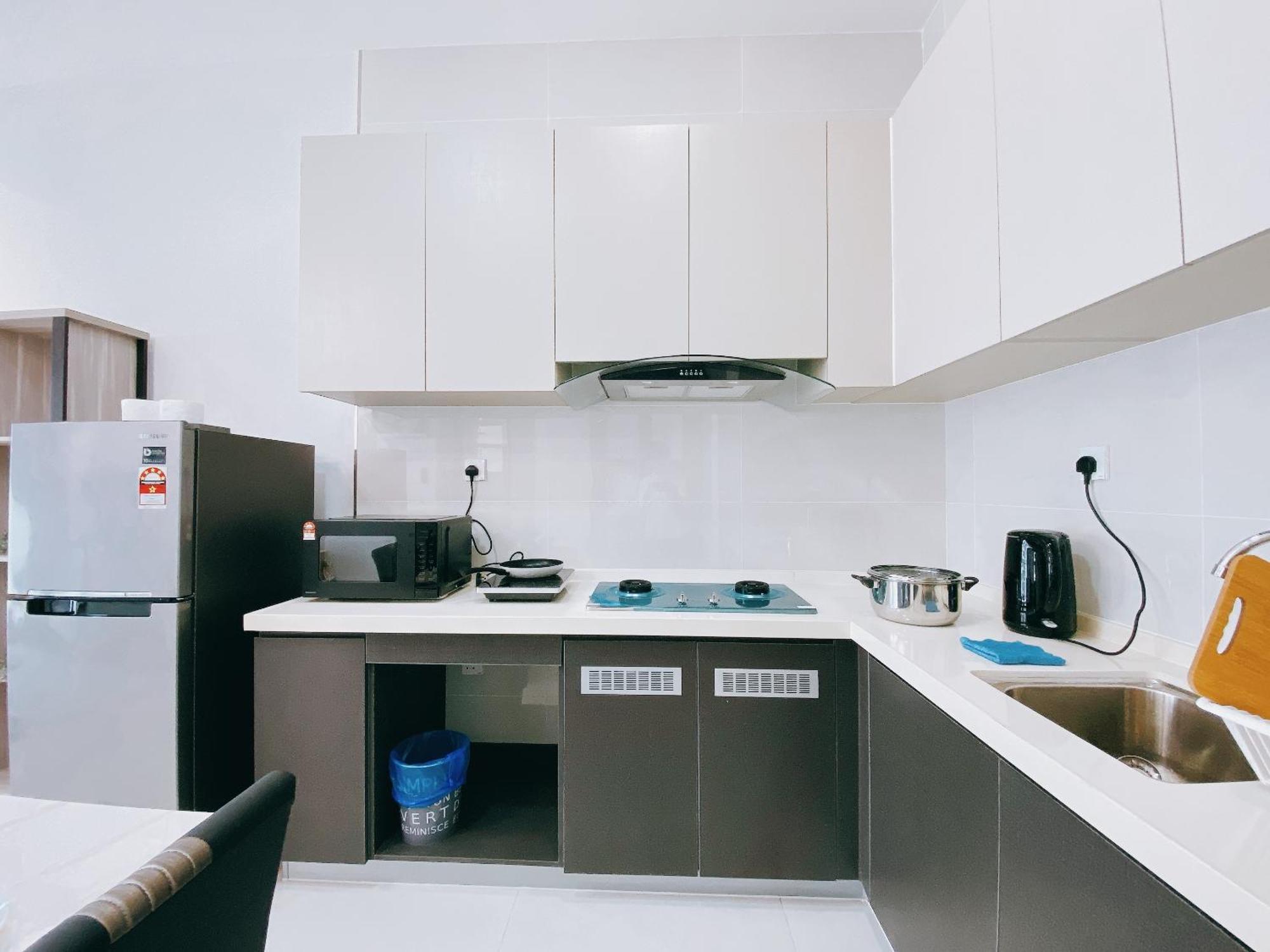 Apartment Seafront Country Garden Danga Bay By Lions Bay