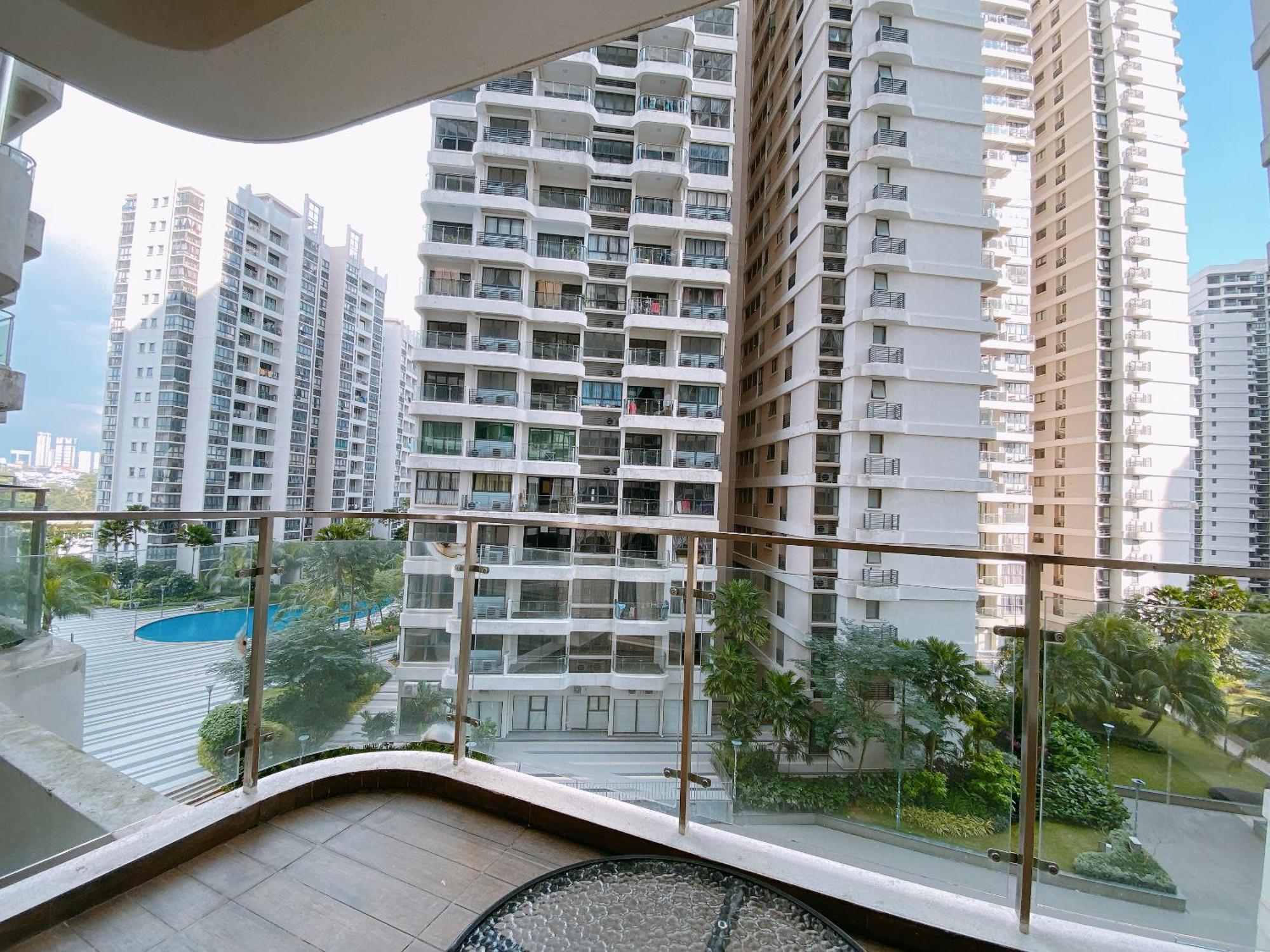 Apartment Seafront Country Garden Danga Bay By Lions Bay *