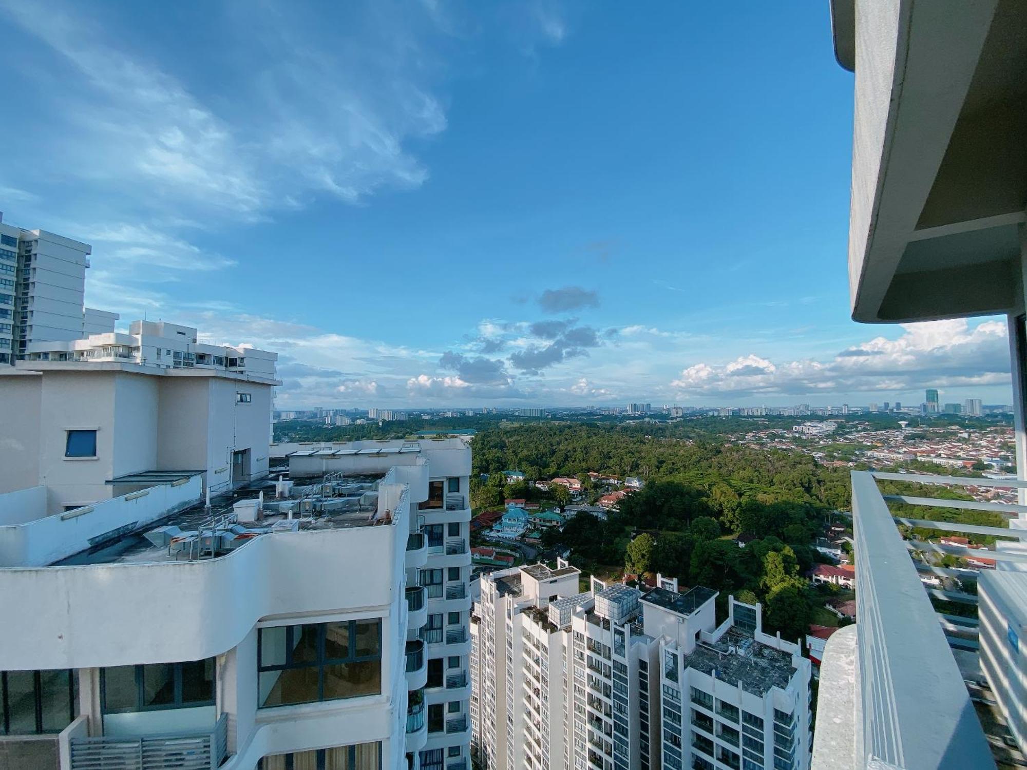 Apartment Seafront Country Garden Danga Bay By Lions Bay *