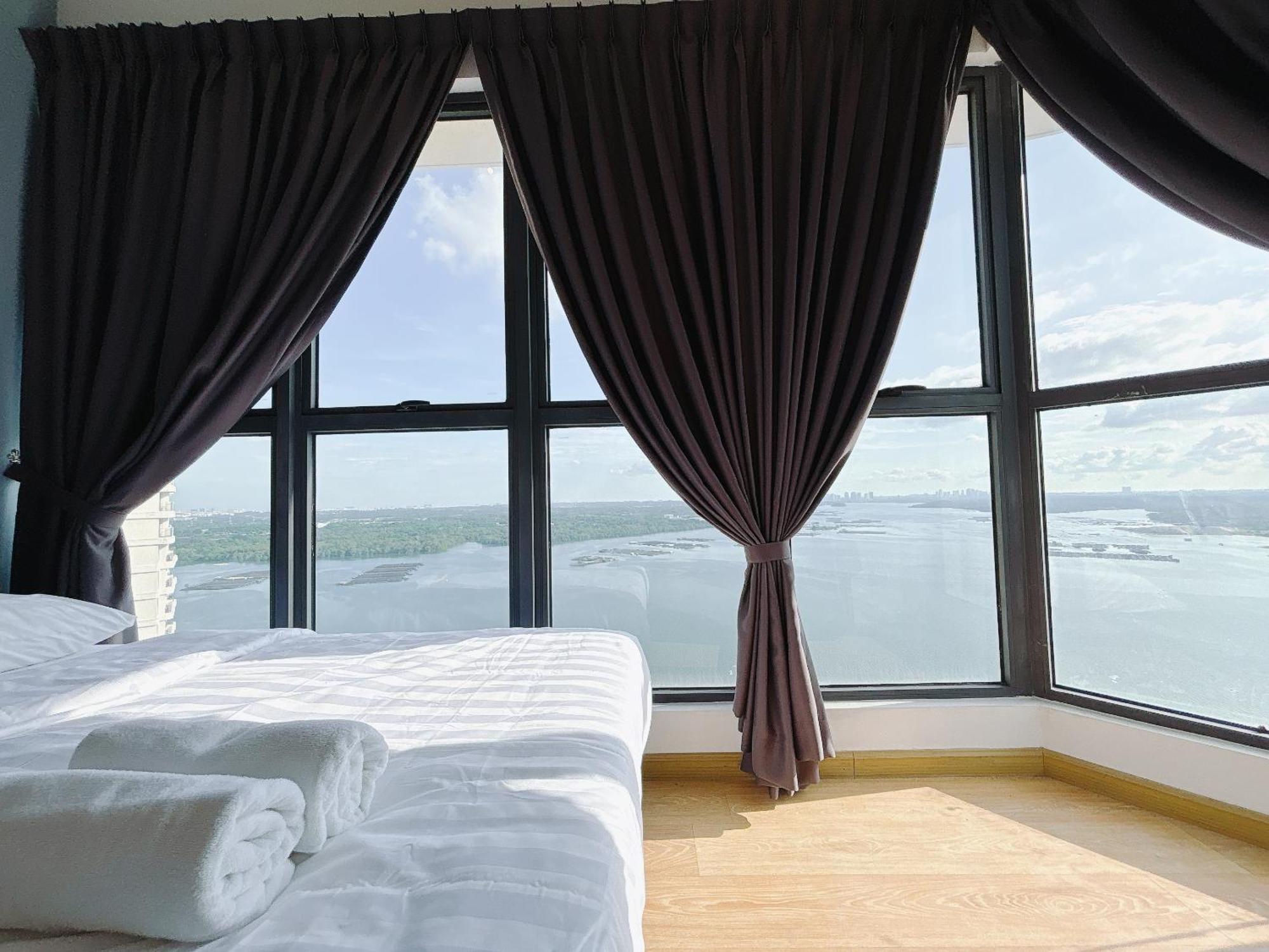 Seafront Country Garden Danga Bay By Lions Bay