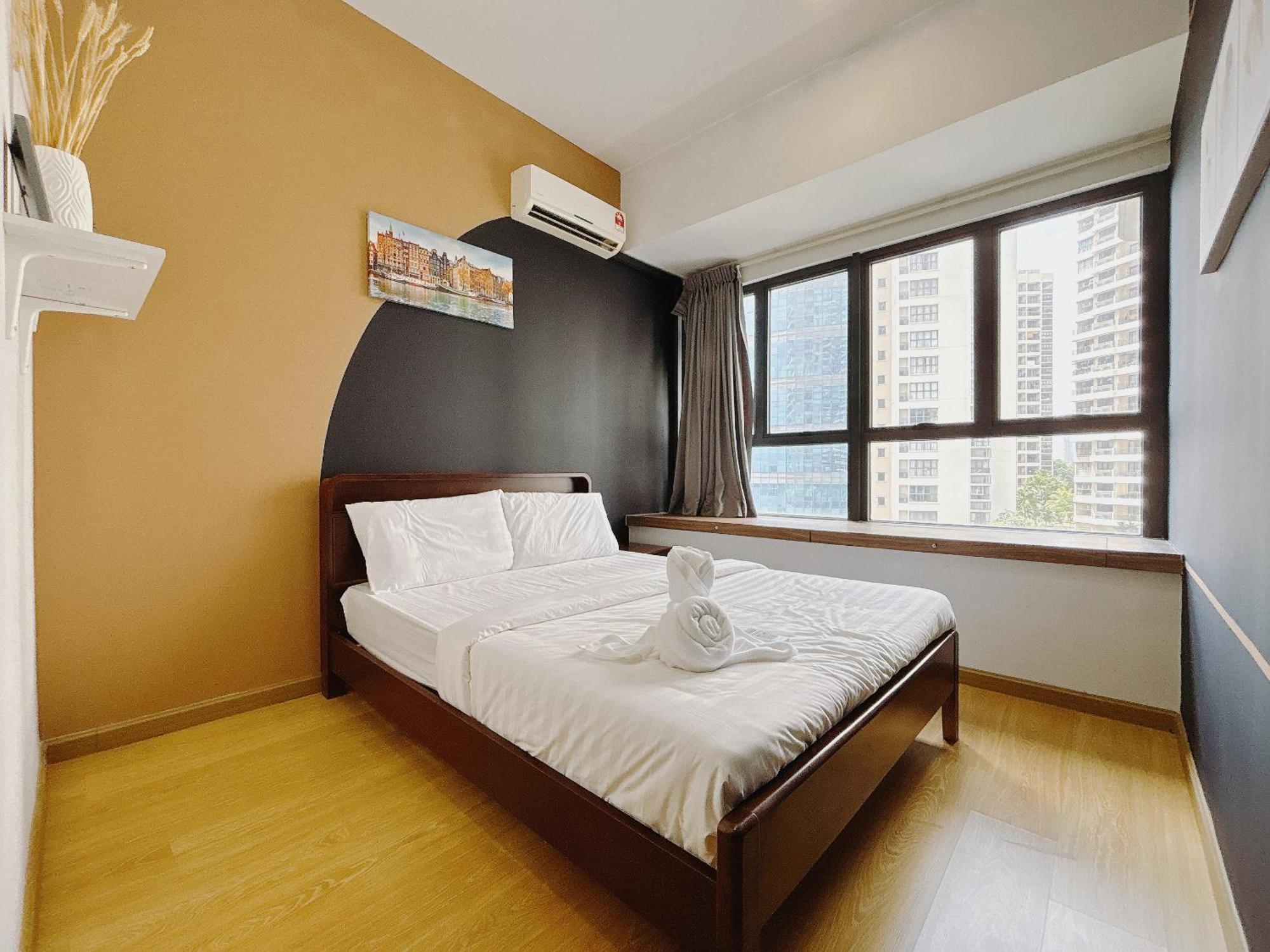 Apartment Seafront Country Garden Danga Bay By Lions Bay