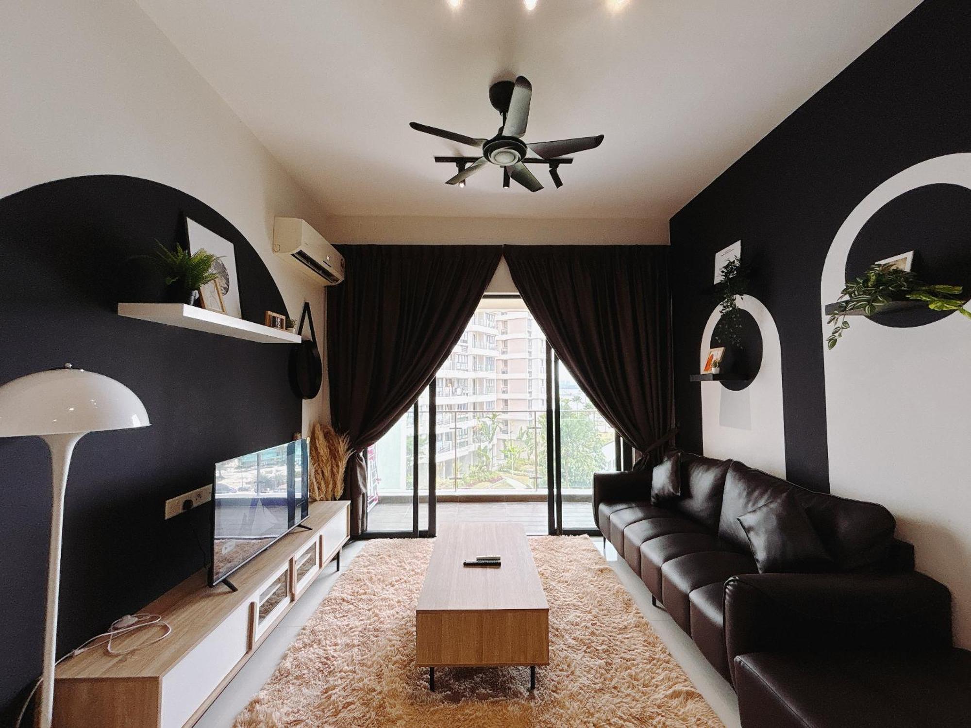 Apartment Seafront Country Garden Danga Bay By Lions Bay *