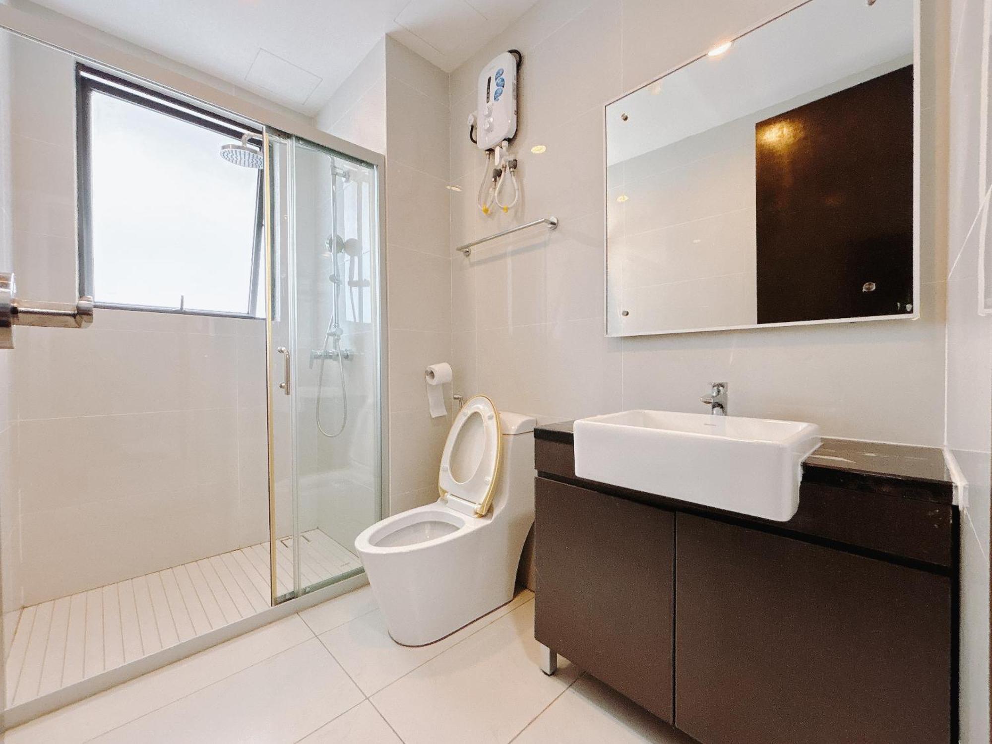 Apartment Seafront Country Garden Danga Bay By Lions Bay *