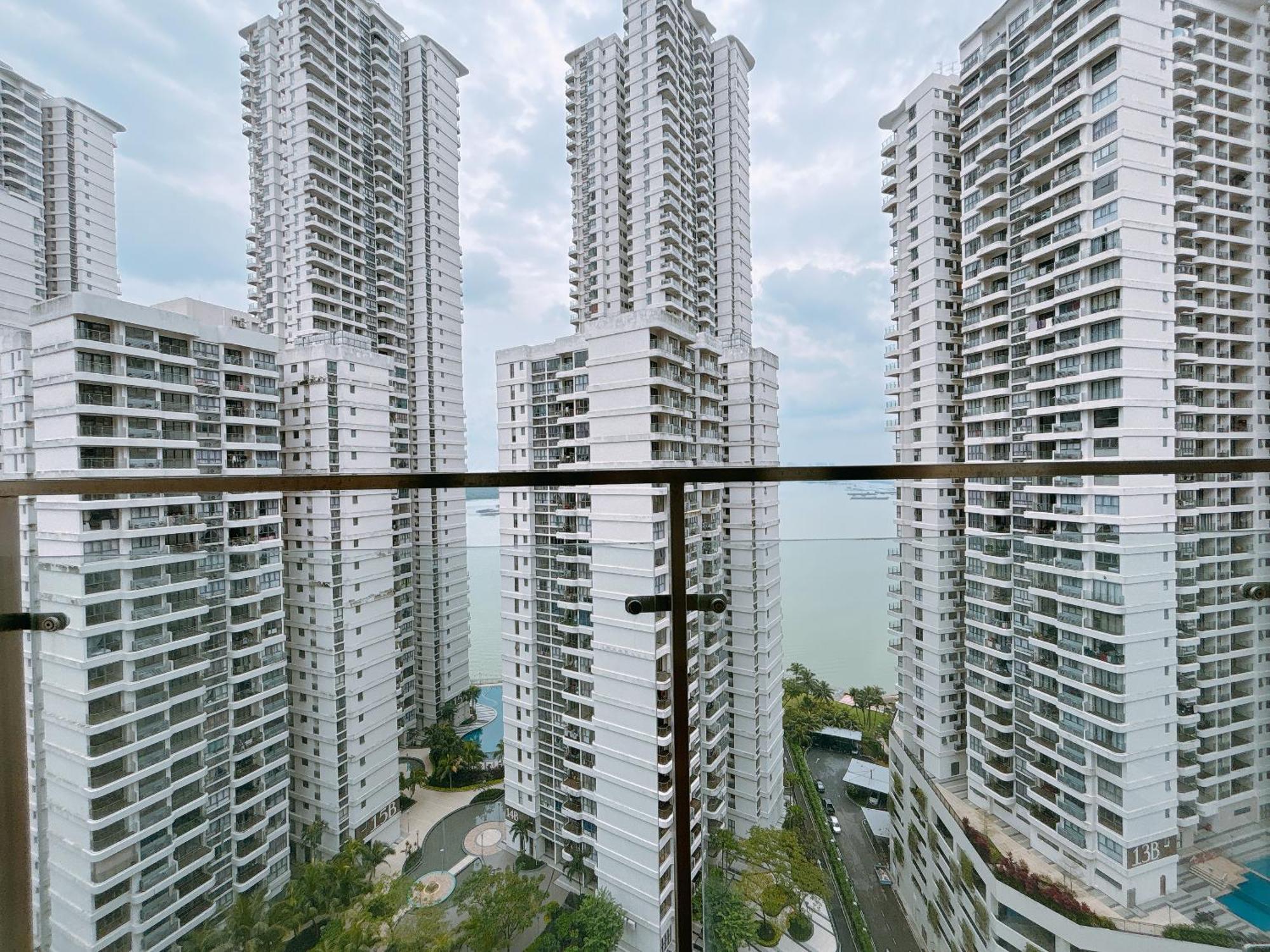 Seafront Country Garden Danga Bay By Lions Bay Apartment Johor Bahru