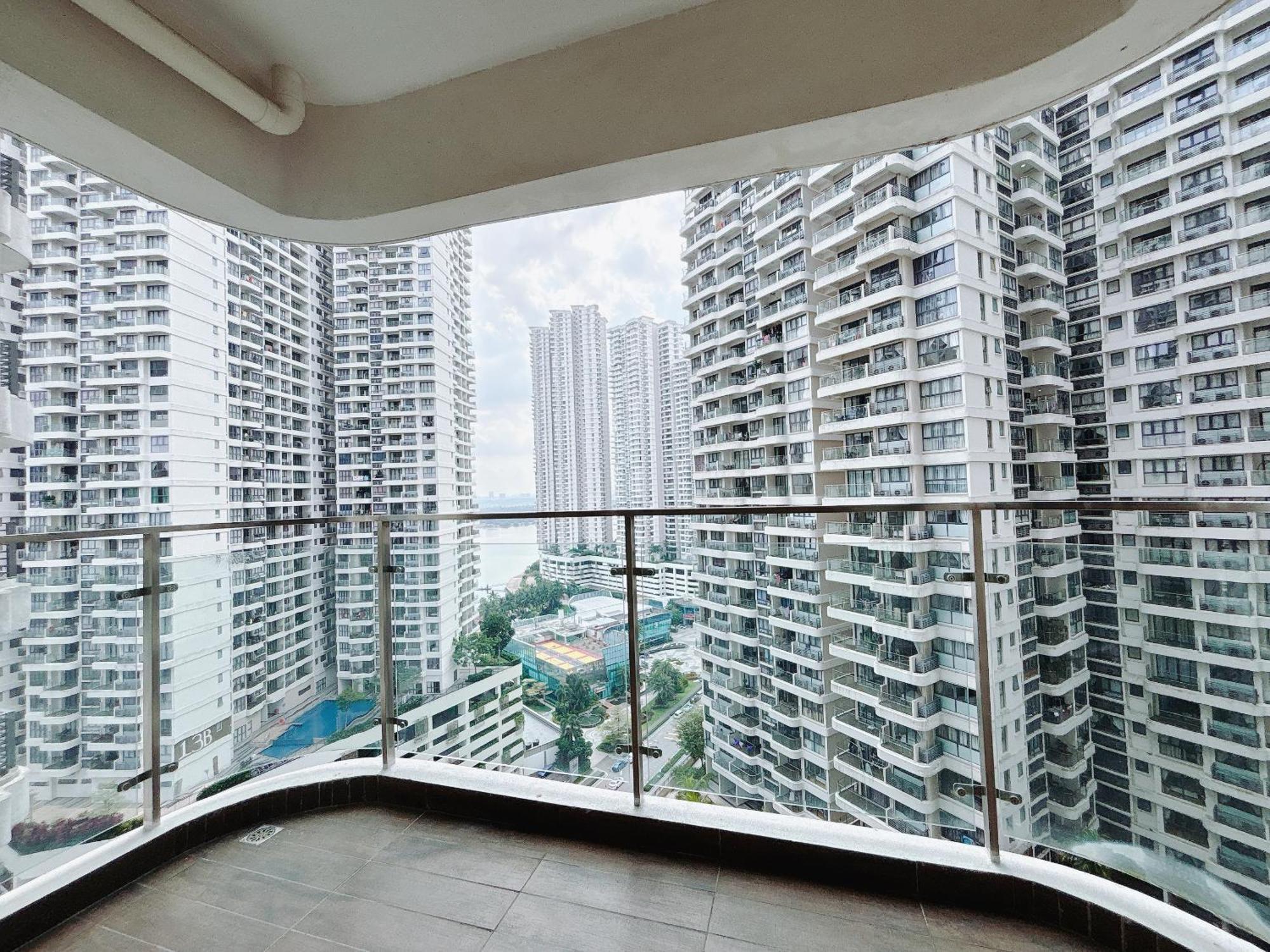 Apartment Seafront Country Garden Danga Bay By Lions Bay Johor Bahru